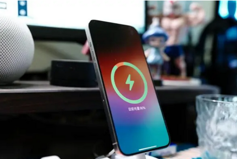蒙山苹果15换屏服务分享用什么充电器给iPhone15充电更好 